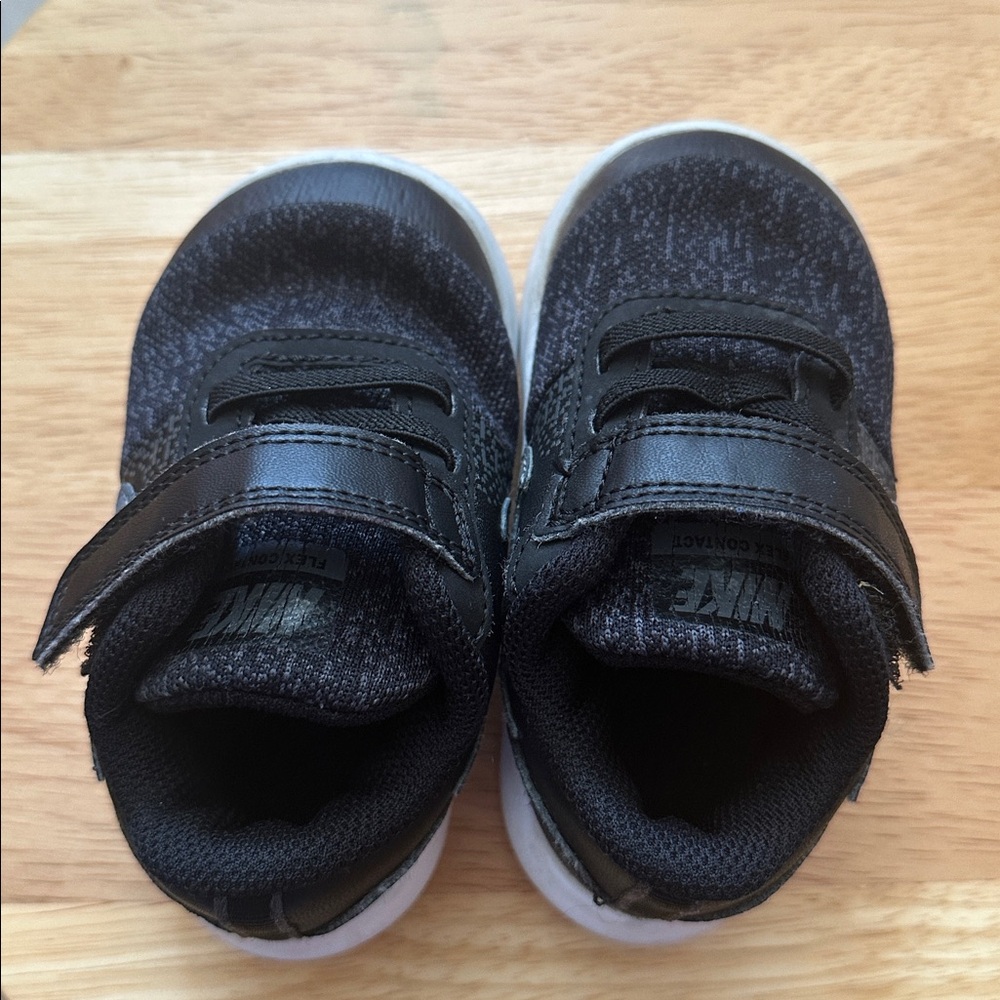 Size 5 toddler, Nike tennis shoes - Picture 2 of 4